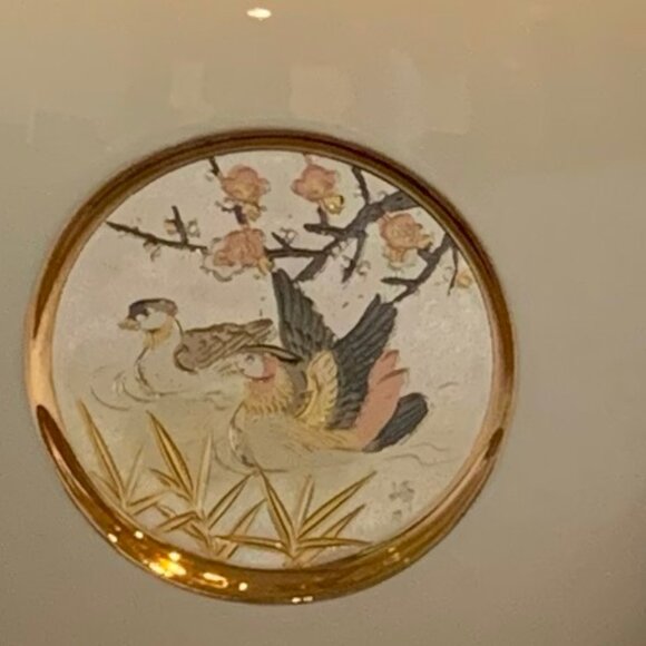 VINTAGE JAPANESE ART OF CHOKIN, 2 PCS. BLACK VASE, WHITE VASE, GOLD TRIMMED - Picture 3 of 9